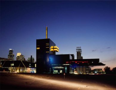 Guthrie Theater - Guthrie Theater – Night view, exterior from the east  - foto: © Roland Halbe
