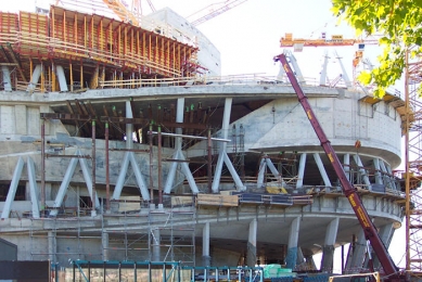 Mercedes Benz Museum - Fotografie z průběhu stavby - foto: Milena Kubiszová, 2003