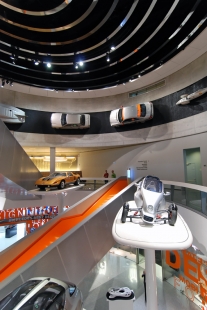 Mercedes Benz Museum - foto: Petr Šmídek, 2011